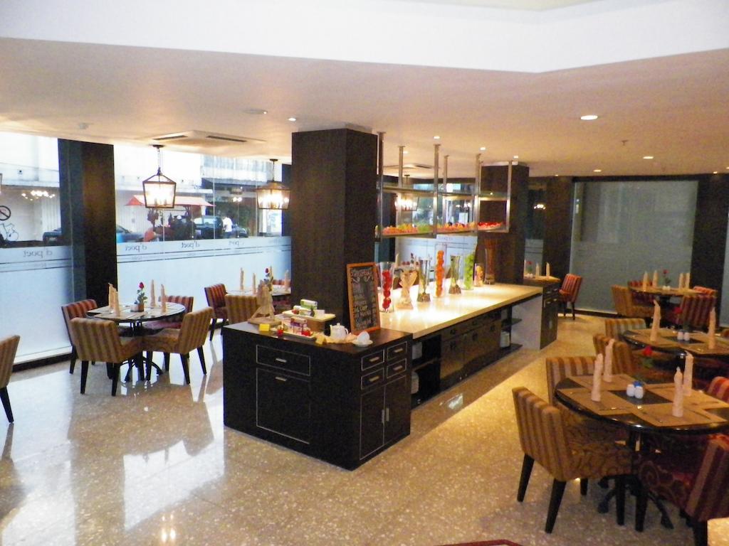 D'Best Hotel Pasar Baru Bandung Exterior foto